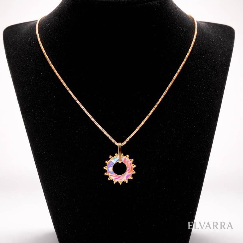 Stylish pendant necklace thumbnail 2